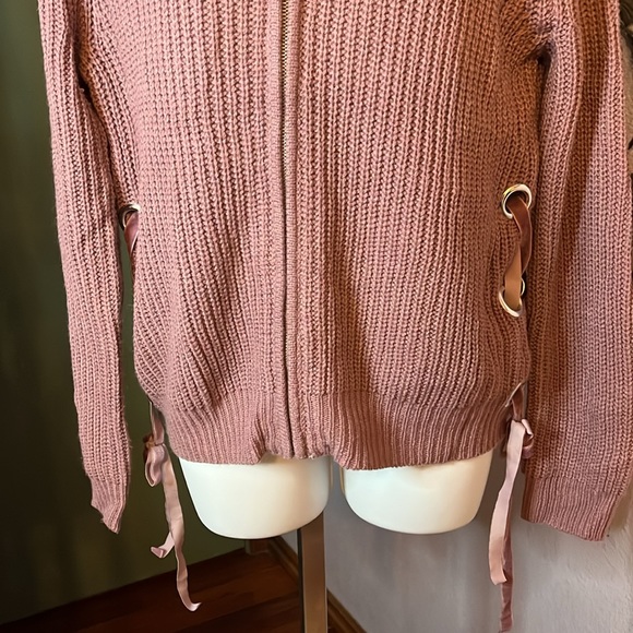 Adorable Allegro Gold rose colored zip up cardigan with lace up detailing Sz S - Picture 3 of 8